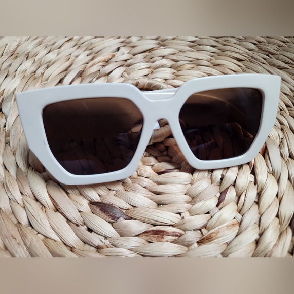Aerie Beige Sunglasses NWT - Picture 1 of 8